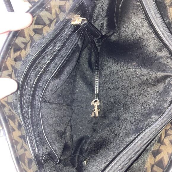 MICHAEL KORS, BLACK AND BROWN SIGNATURE PRINT SHOULDER BAG - Picture 8 of 16